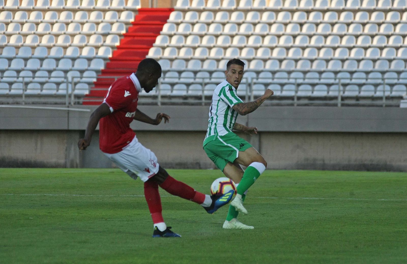 El amistoso Real Betis-Nottingham Forest, en imágenes