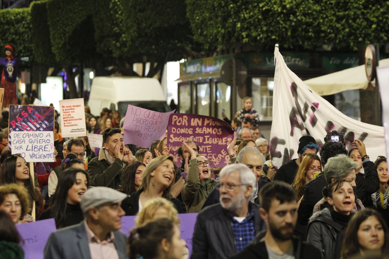 Fotogalería manifestación Día Internacional de la Mujer en Almería