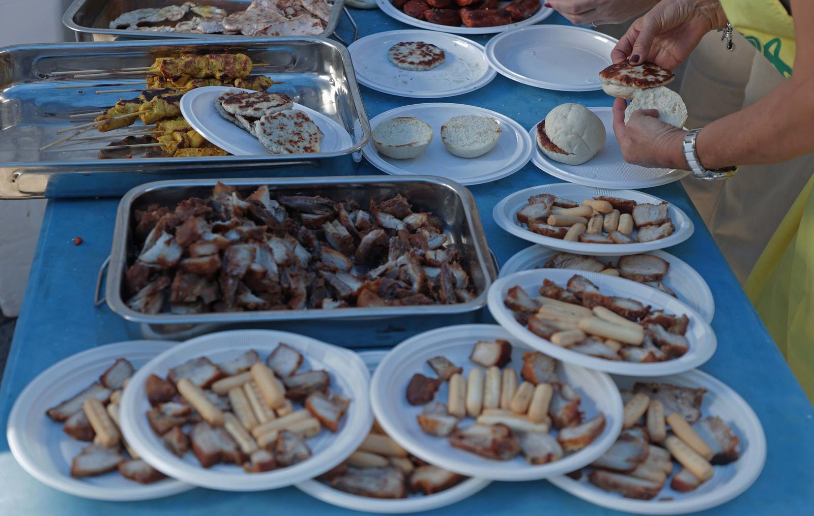 Búscate en las fotos de la Olla de San Isidro en Los Barrios .
