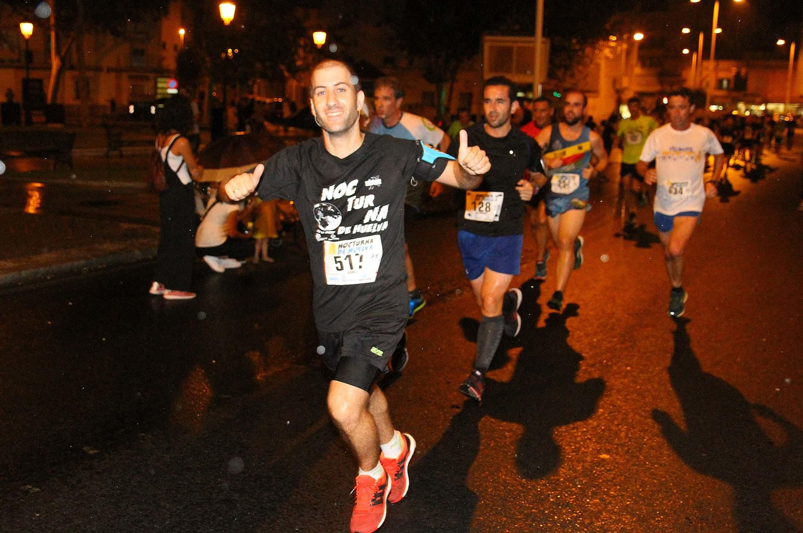 La VII Carrera Nocturna de Huelva en imágenes