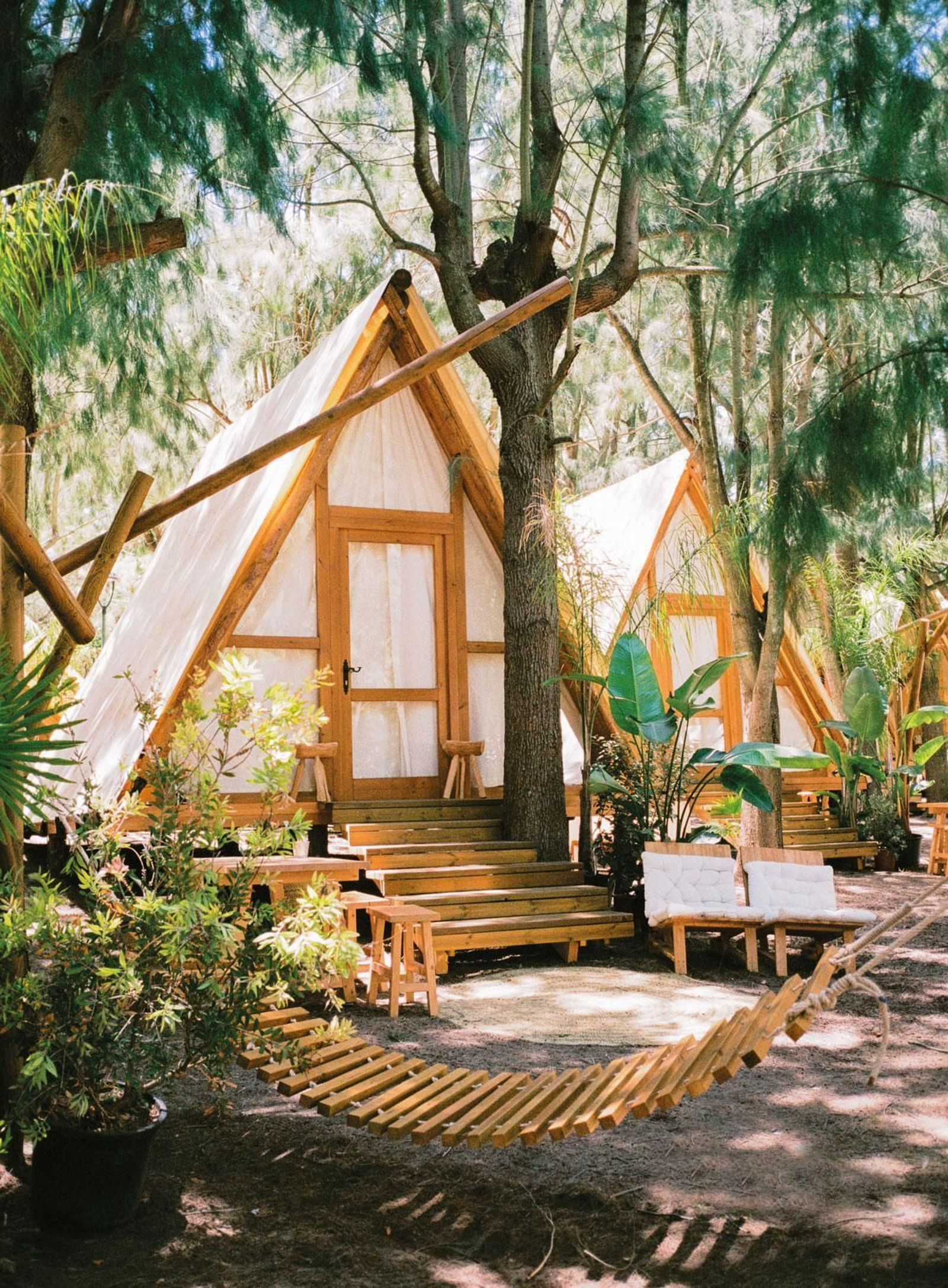 Vista exterior de varias de las tiendas de Tecampa.