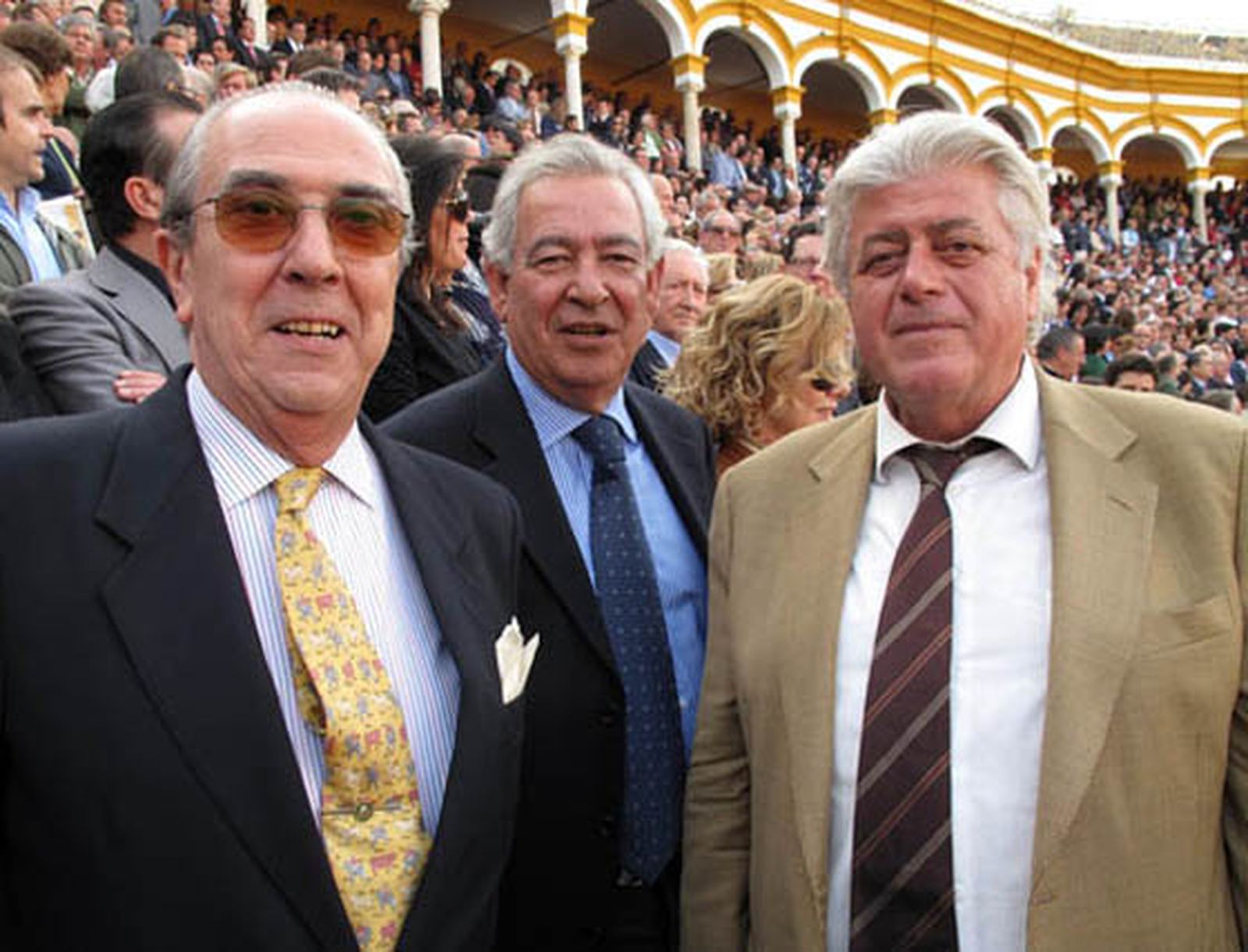 El ganadero Alberto Romero, el notario Juan López Alonso y el abogado Fernando Yélamos.

Foto: Victoria Ramírez