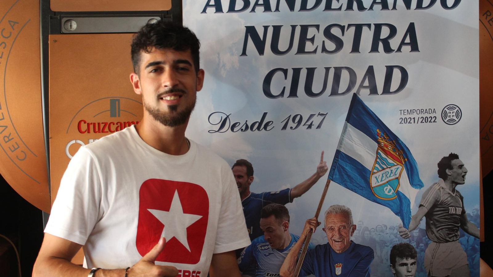 Iván Navarro, feliz en su presentación como nuevo jugador del Xerez CD.