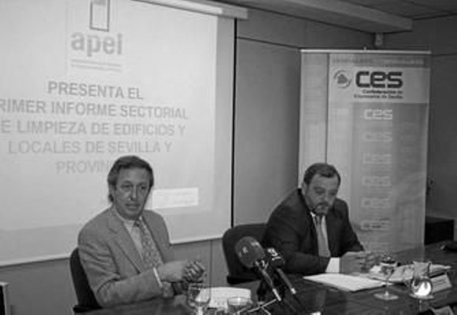 José Antonio Molina y Manuel Díaz, de APEL, en la sede de la CES.