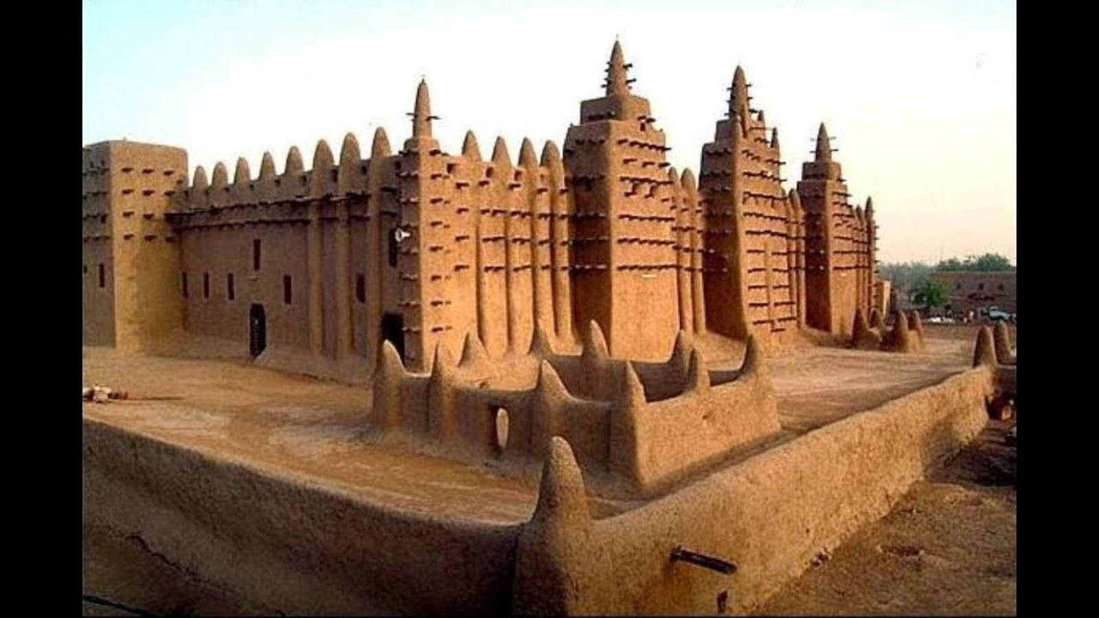Mezquita de Yingarei-Ber en la que se dice participó al-Sahili (s XIV)