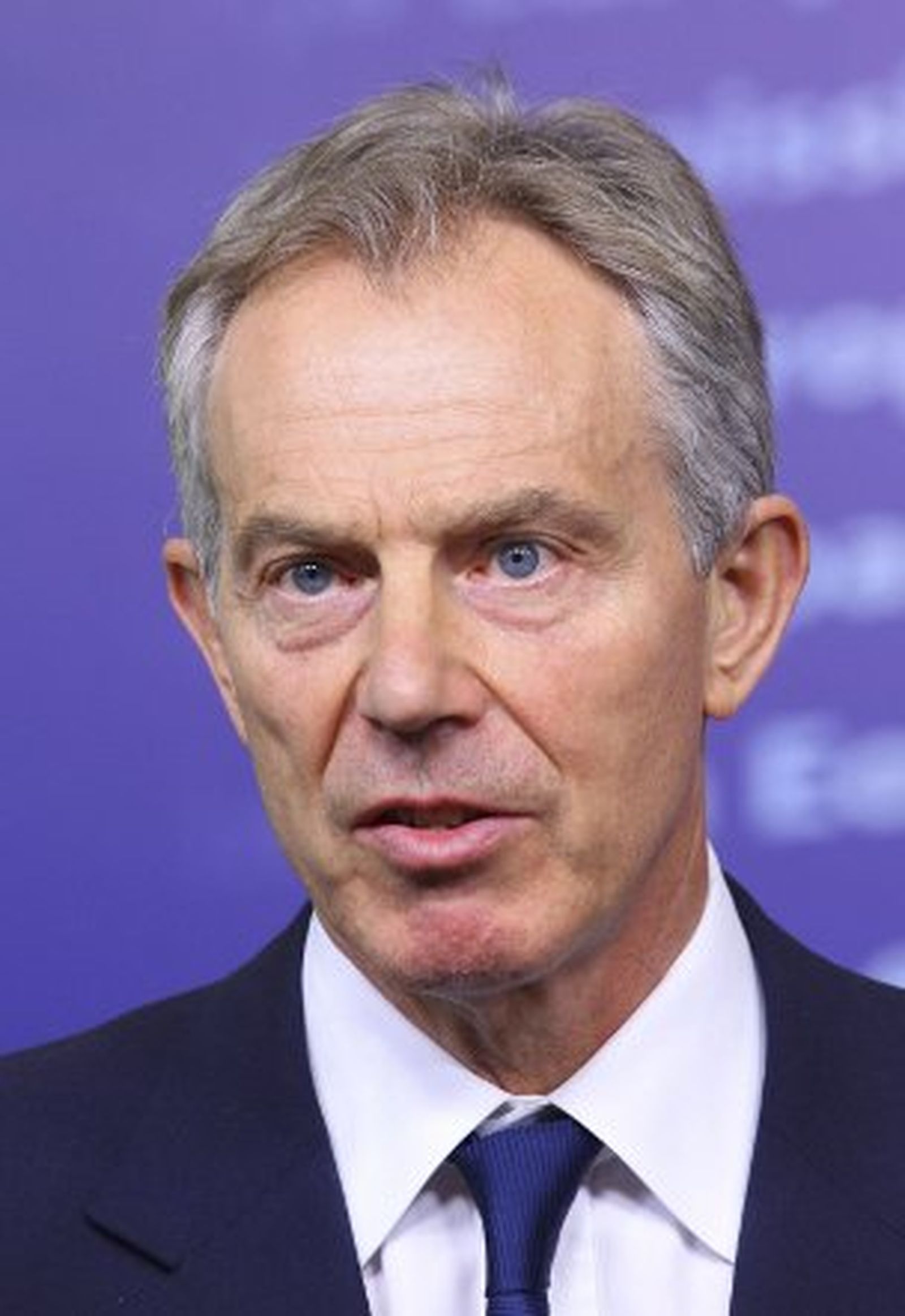Blair culpa a los jóvenes marginados y resentidos de los disturbios de Londres