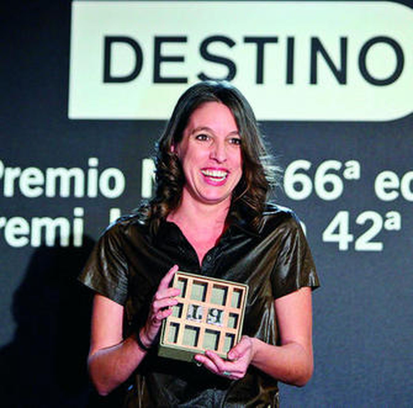 Clara Sánchez, momentos después de recoger el premio.