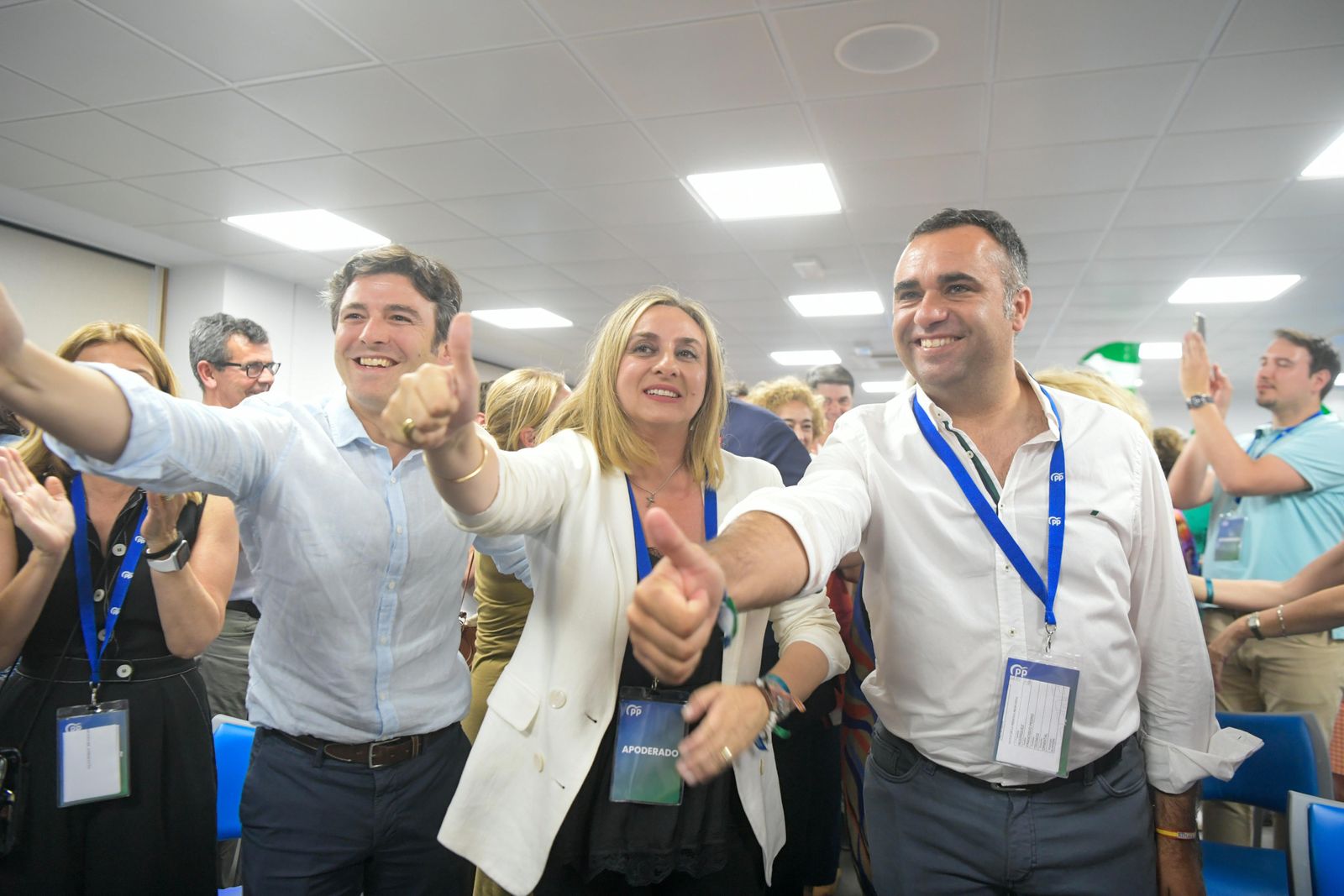 Marifrán Carazo, Jorge Saavedra y Francisco Rodríguez, exultantes tras la victoria del PP en Granada