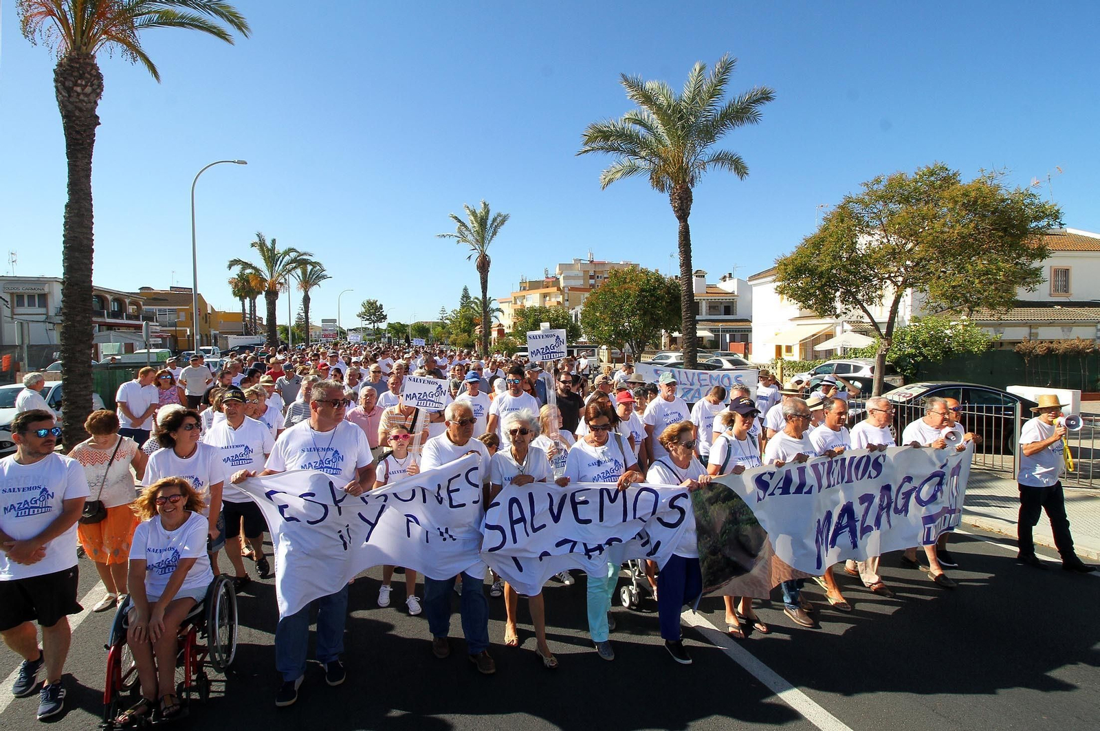 La manifestación "Salvemos Mazagón" en imágenes