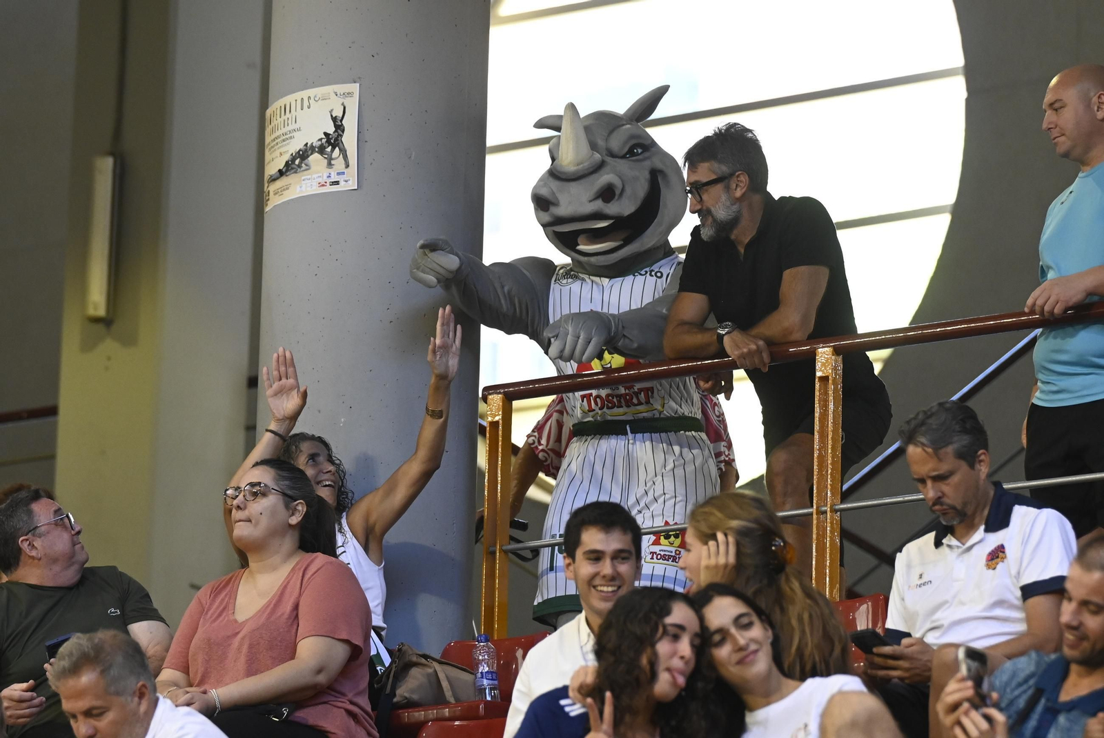 Las mejores fotos del ambiente en Vista Alegre para el Coto Córdoba - Jaén CB de la Copa de España de baloncesto