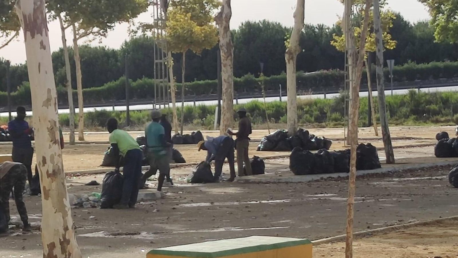 Una imagen de las labores de limpieza en el recinto.