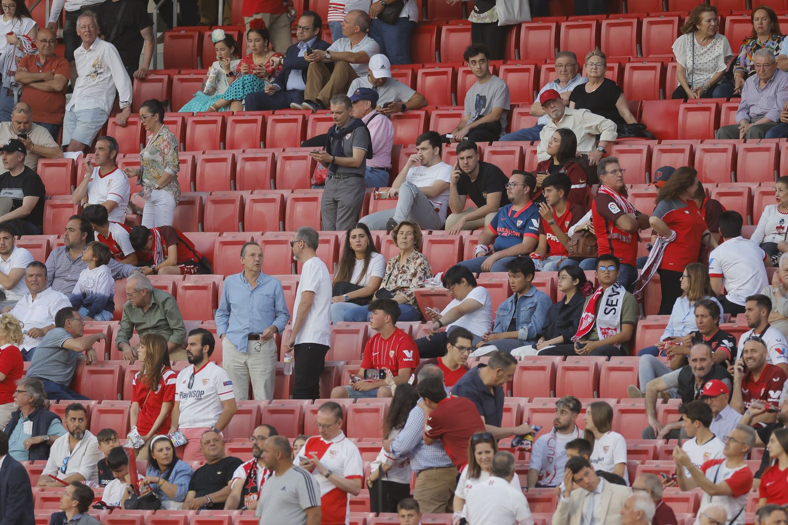 Búscate en las fotos del Sevilla -Villarreal