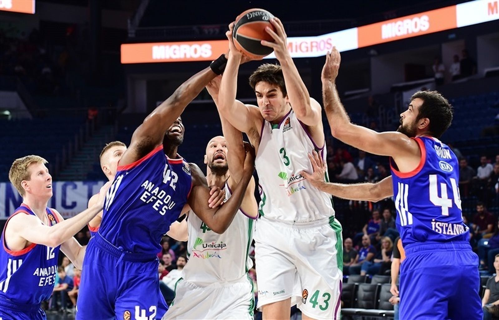 Las imágenes del Anadolu Efes-Unicaja