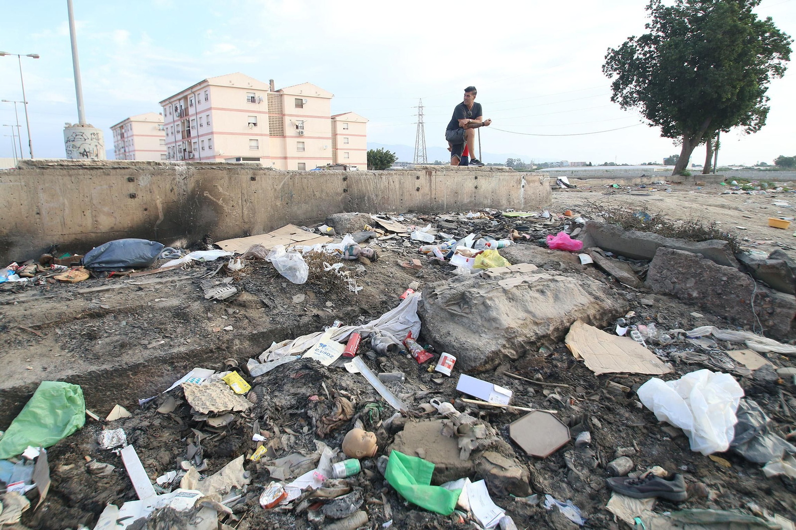 Las imágenes de la basura producida por el mercadillo de El Puche
