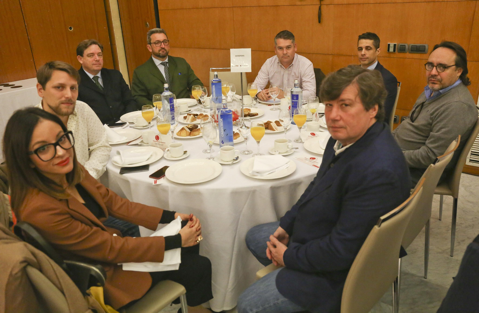 Las imágenes del desayuno-coloquio con Rafael Domínguez de Gor