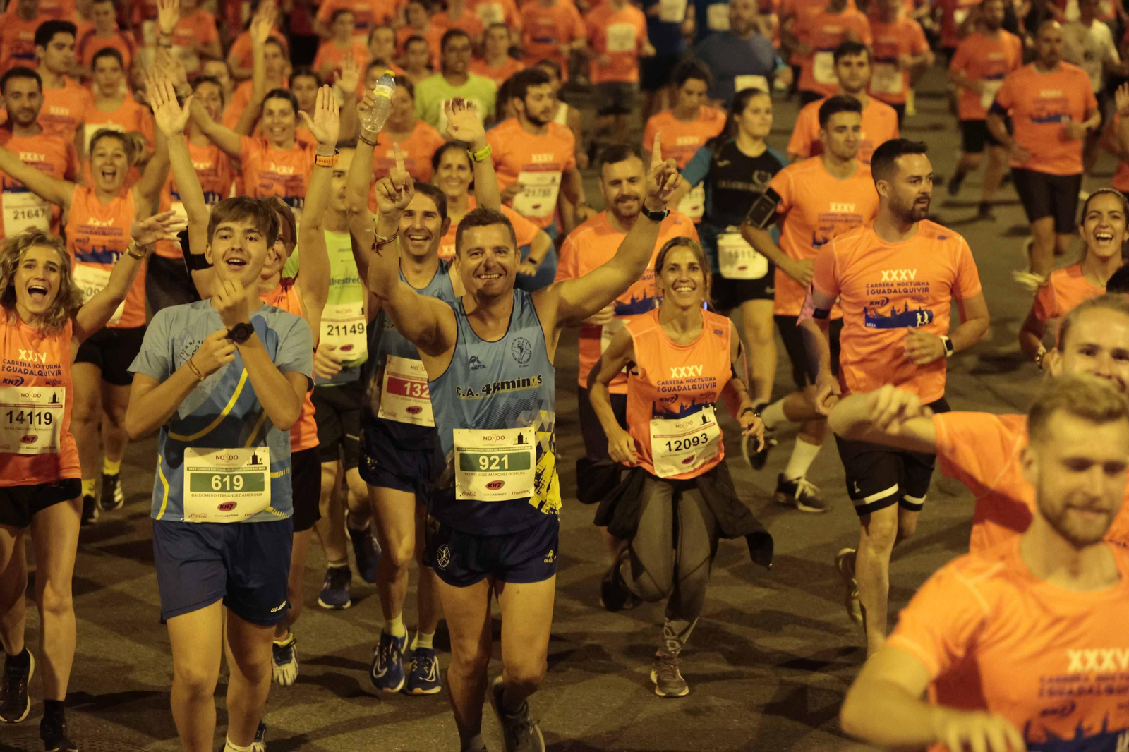 Búscate en las fotos de la Carrera Nocturna
