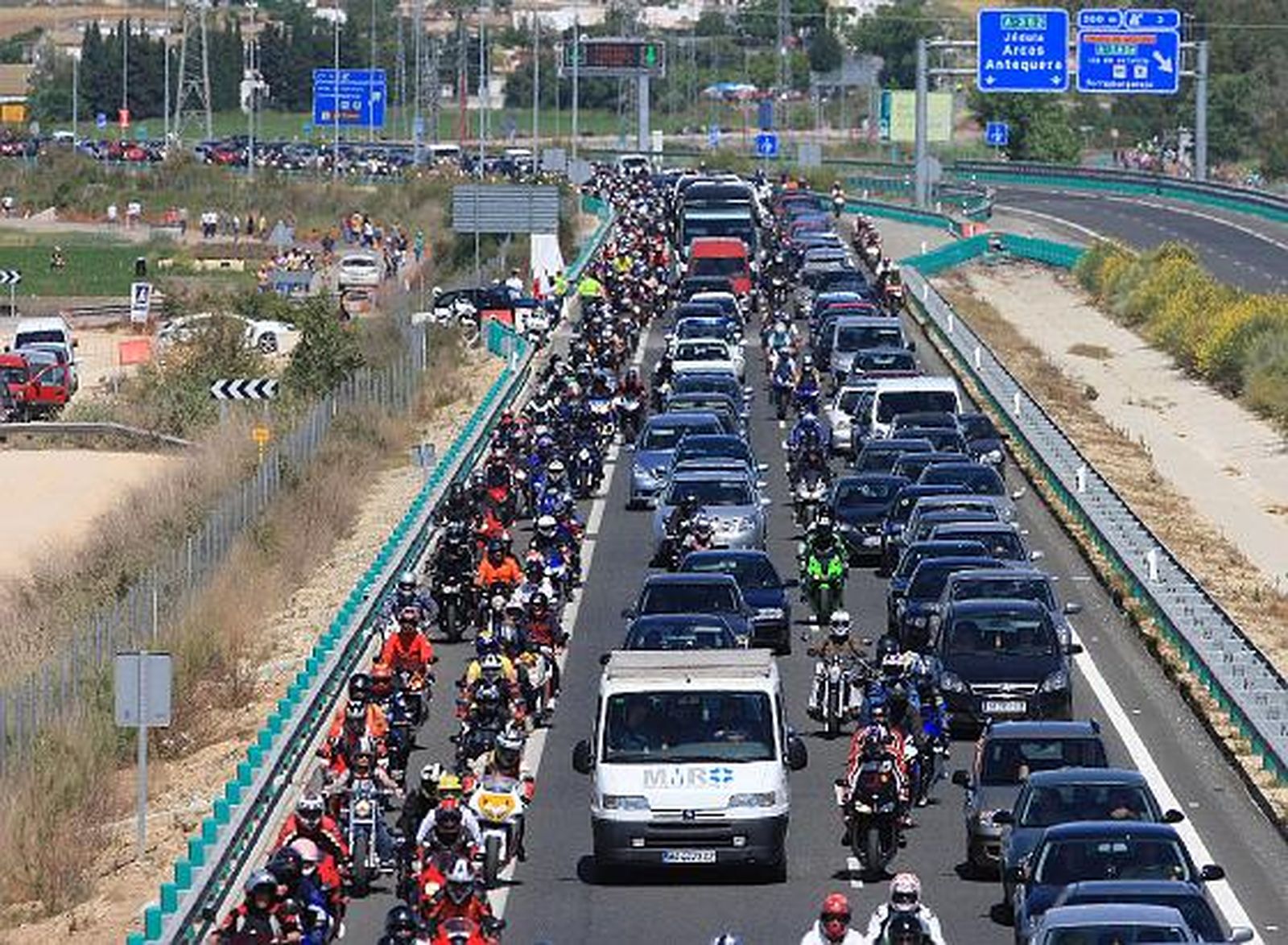 Miles de motos inundan las carreteras de la provincia. 

Foto: Pascual y Juan Carlos Toro