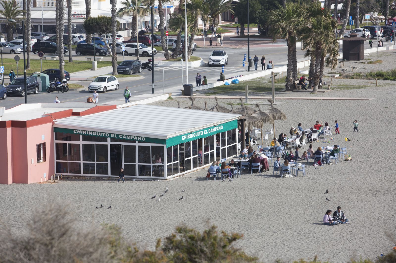 Un chiringuito de Salobreña con clientela el pasado fin de semana