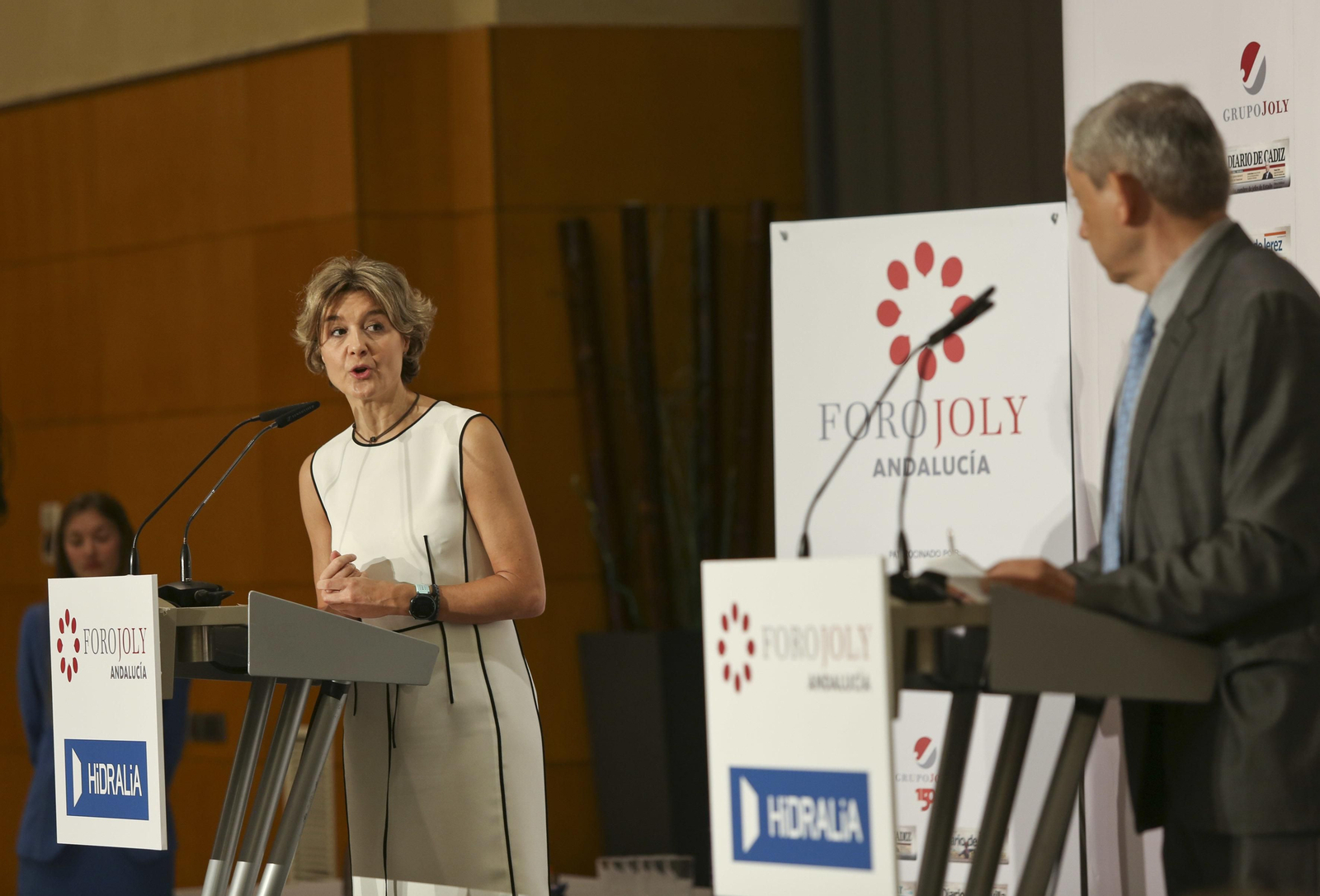 Las imágenes del desayuno-coloquio con Isabel García Tejerina