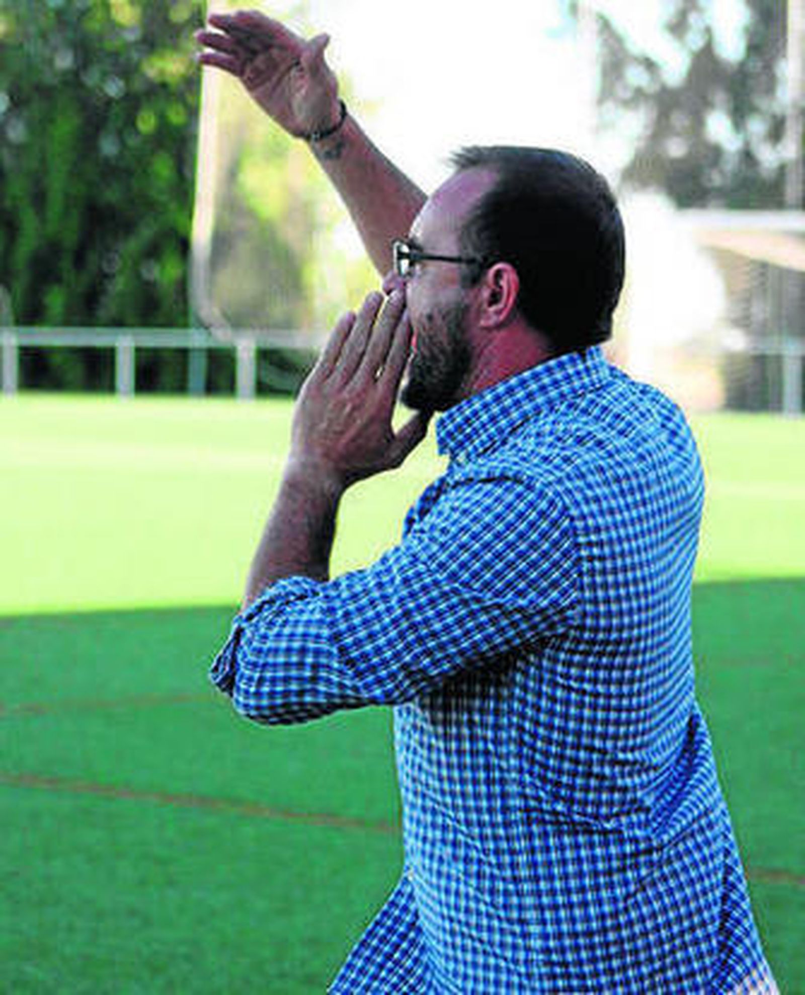 José María Cano 'Socio' -izquierda- y Álvaro Pérez Gil fueron suspendidos como técnicos del Bollullos y el Atletic Onubense.