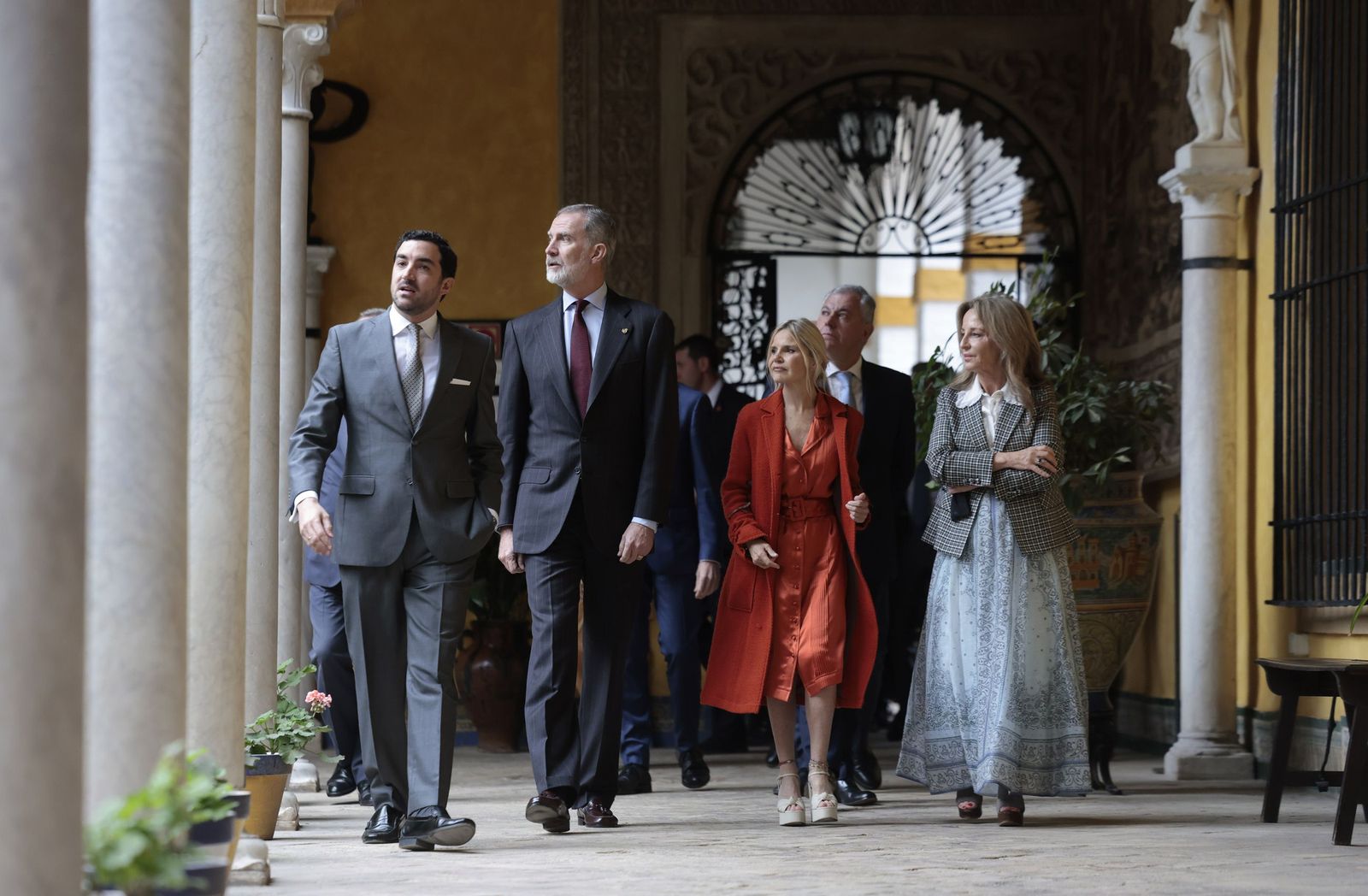 Felipe VI visita la exposición en homenaje a la duquesa de Alba