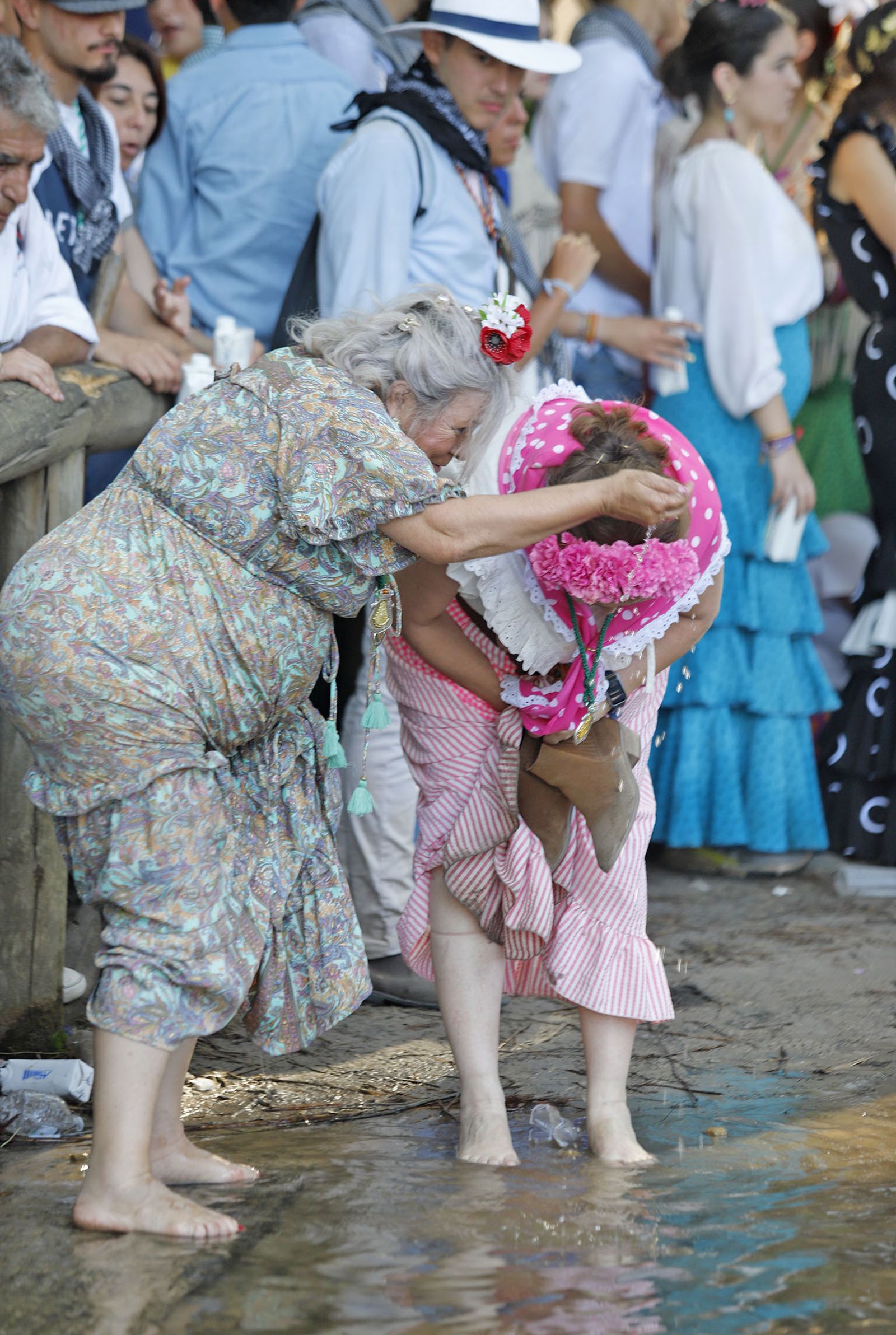 Imágenes de la Hermandad de Huelva a su paso por El Charco