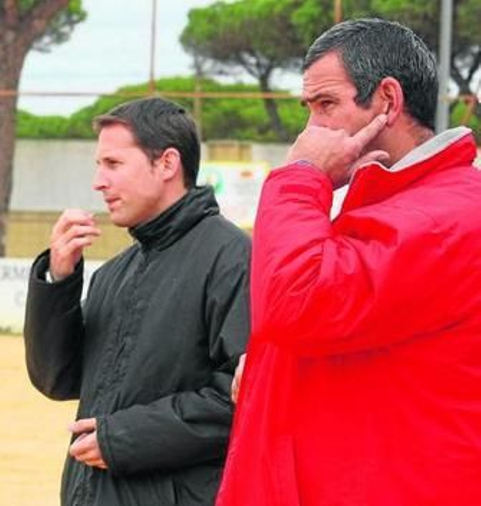 El técnico del Mazagón, Sergio Cruz -izquierda- buscará puntos en Niebla.