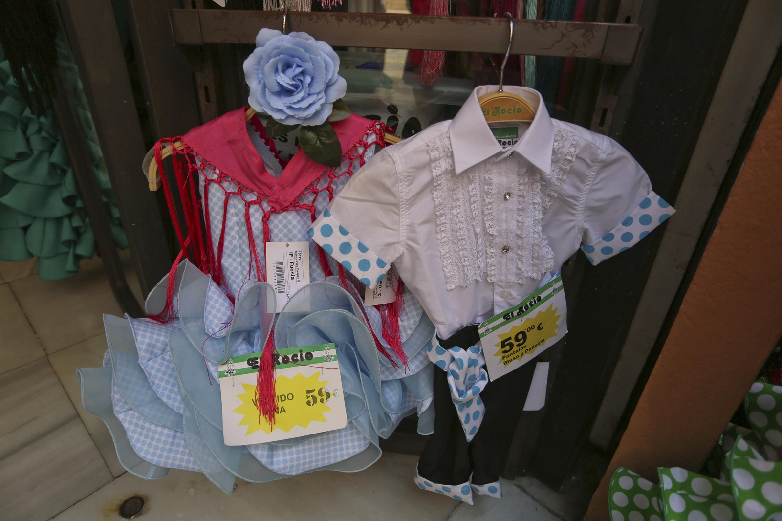 Las tendencias en trajes de flamenca para ir a la Feria de Málaga, en fotos