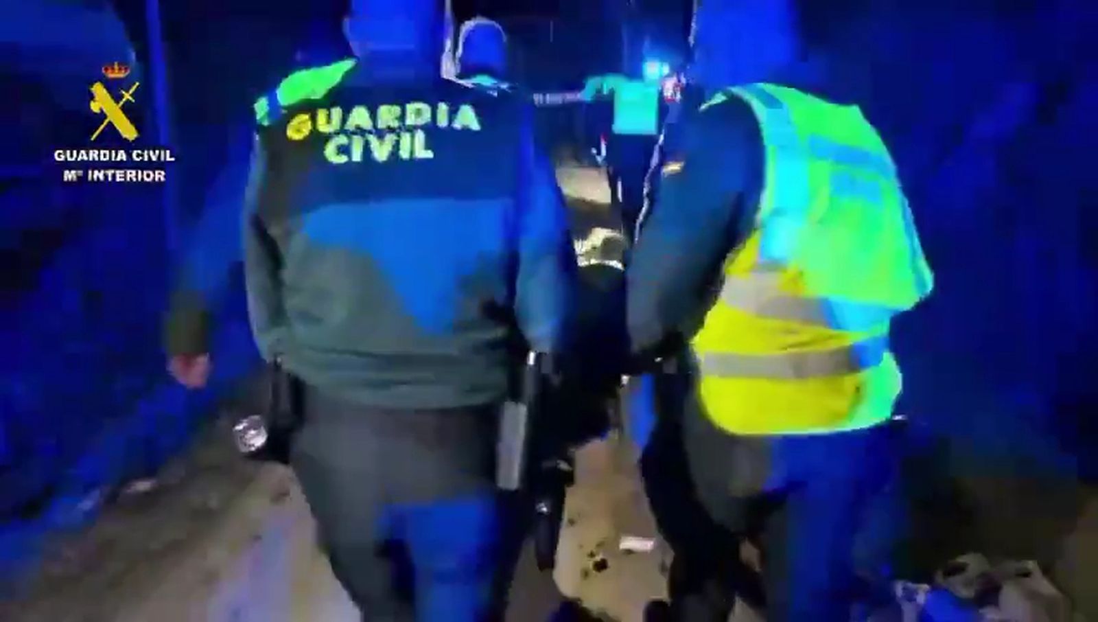 La Guardia Civil trabaja en el dispositivo tras el accidente ferroviario ocurrido en Adamuz.