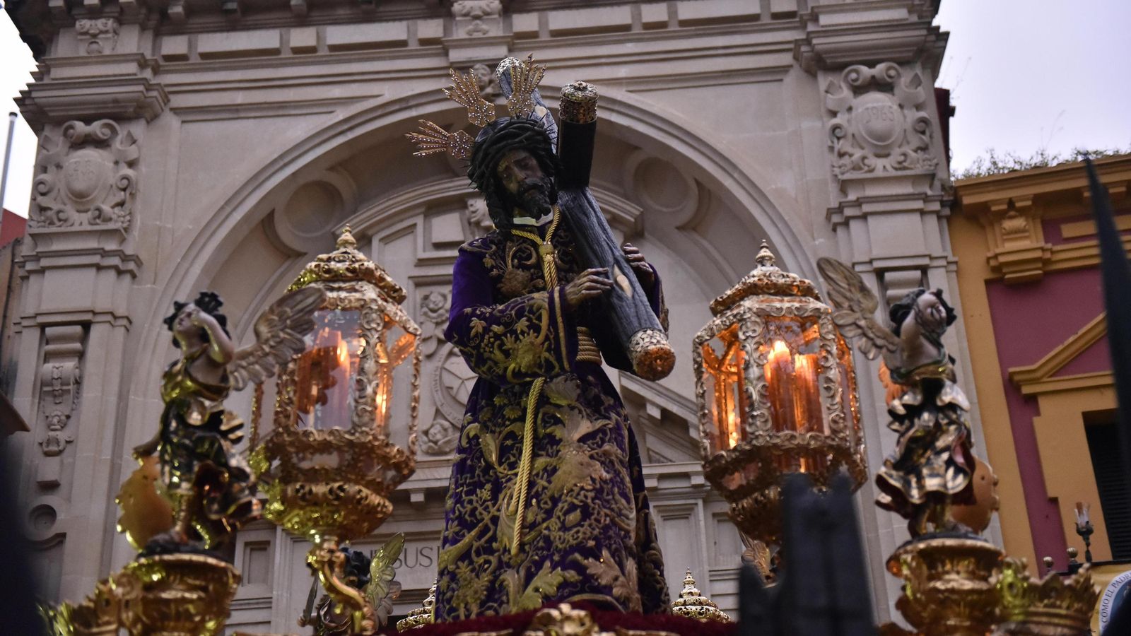 El Gran Poder con la túnica de la Corona de Espinas en la Semana Santa de 2016.