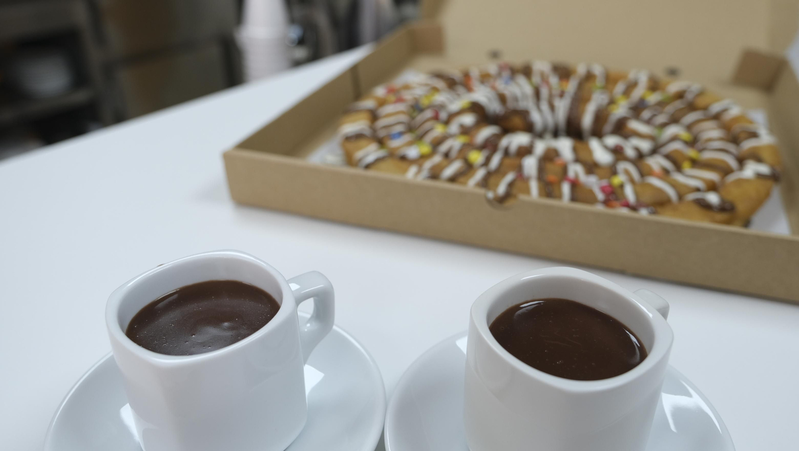 Fotogalería churro-pizza. Churrería Plaza Mayor. Huércal Overa.