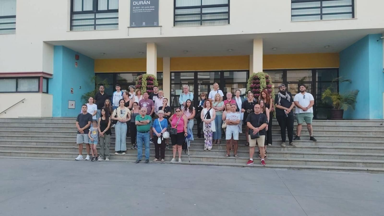 Vecinos  concentrándose en una imagen de archivo.