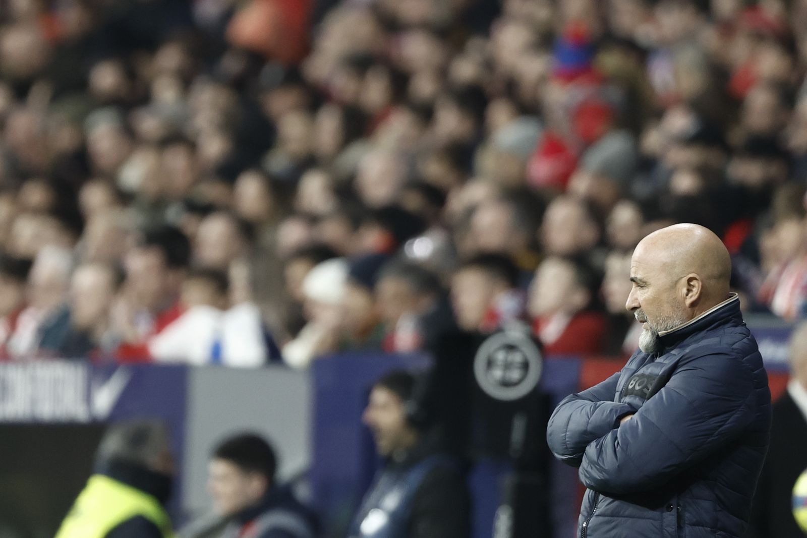 Sampaoli, con la mirada perdida en el Metropolitano.