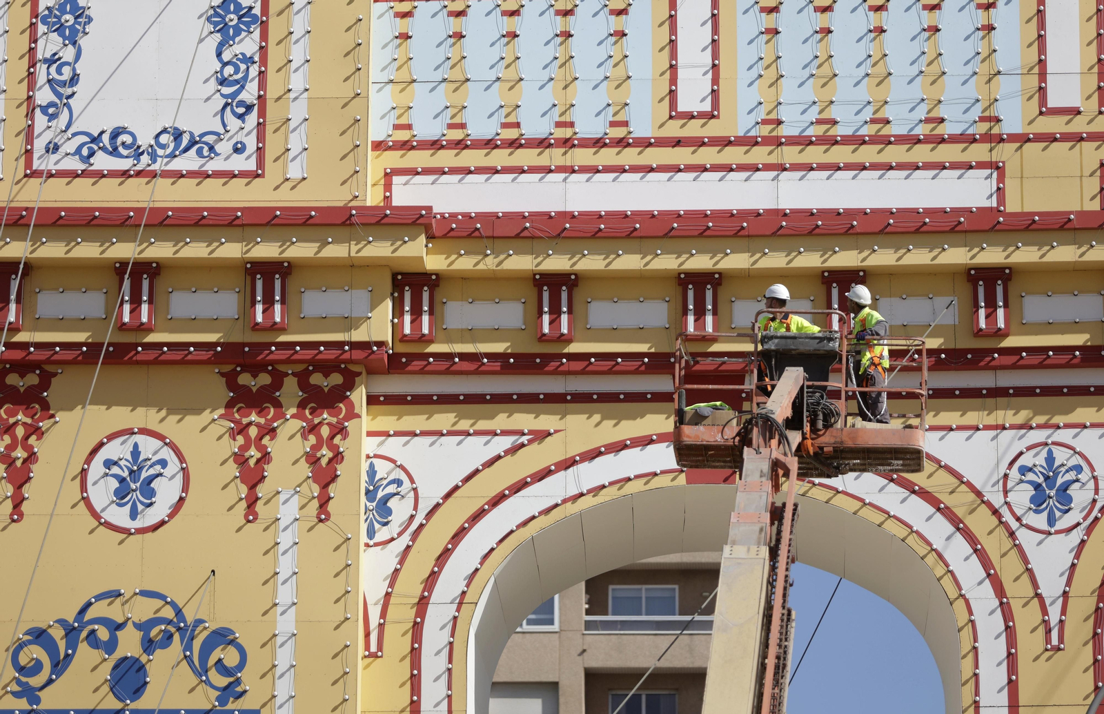 Imágenes de los preparativos de la Feria de Abril