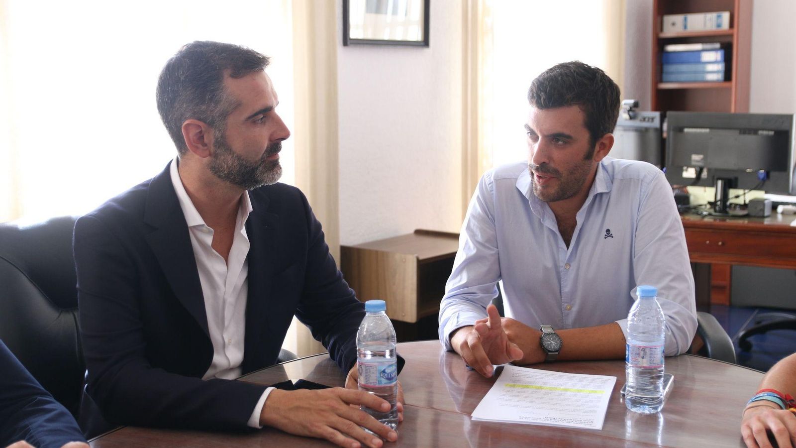 Francisco García, alcalde de Mojácar, con el portavoz del gobierno andaluz, Ramón Fernández Pacheco