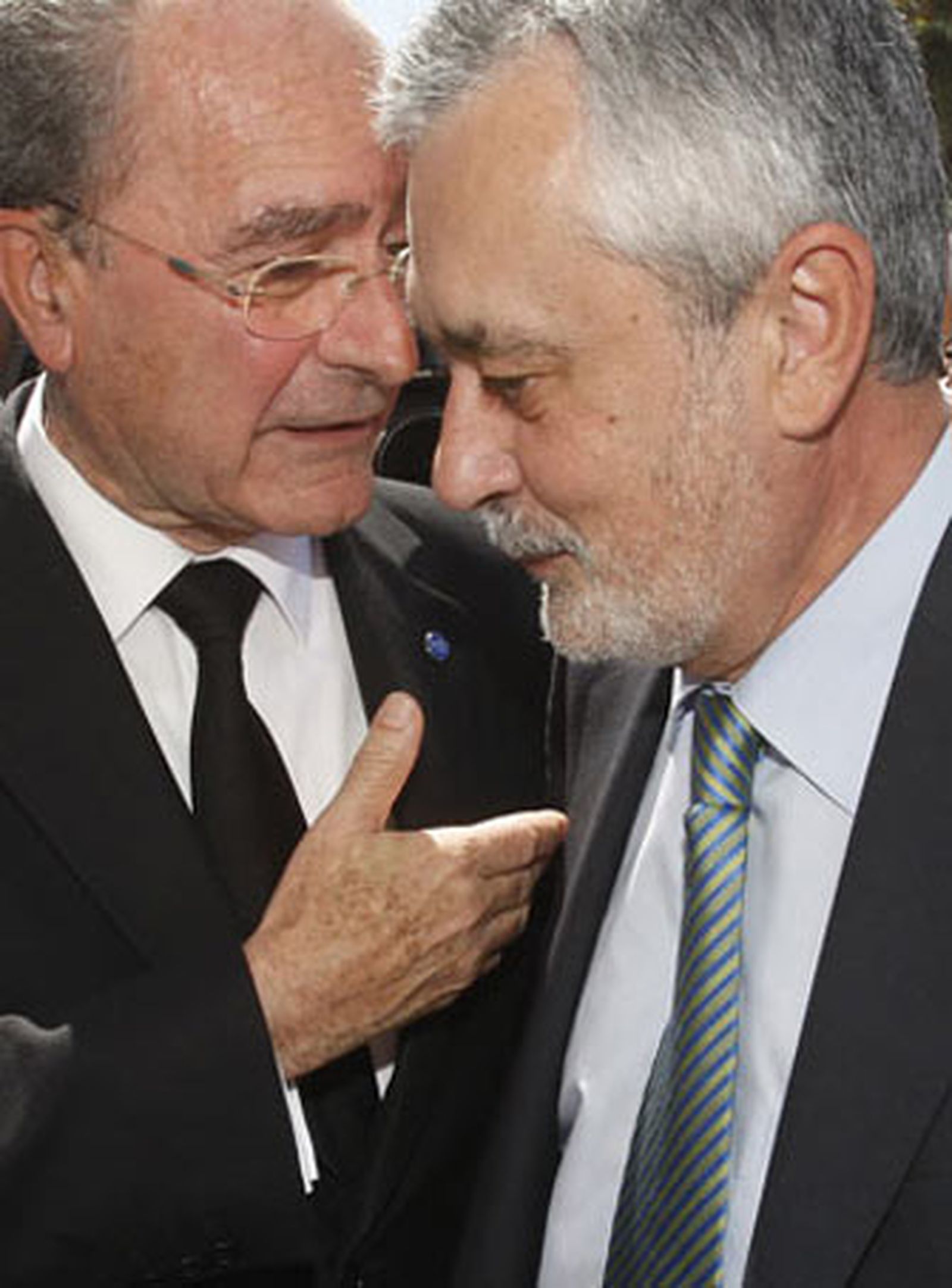 Griñán mantiene "las manos abiertas" pese a la ausencia del PP