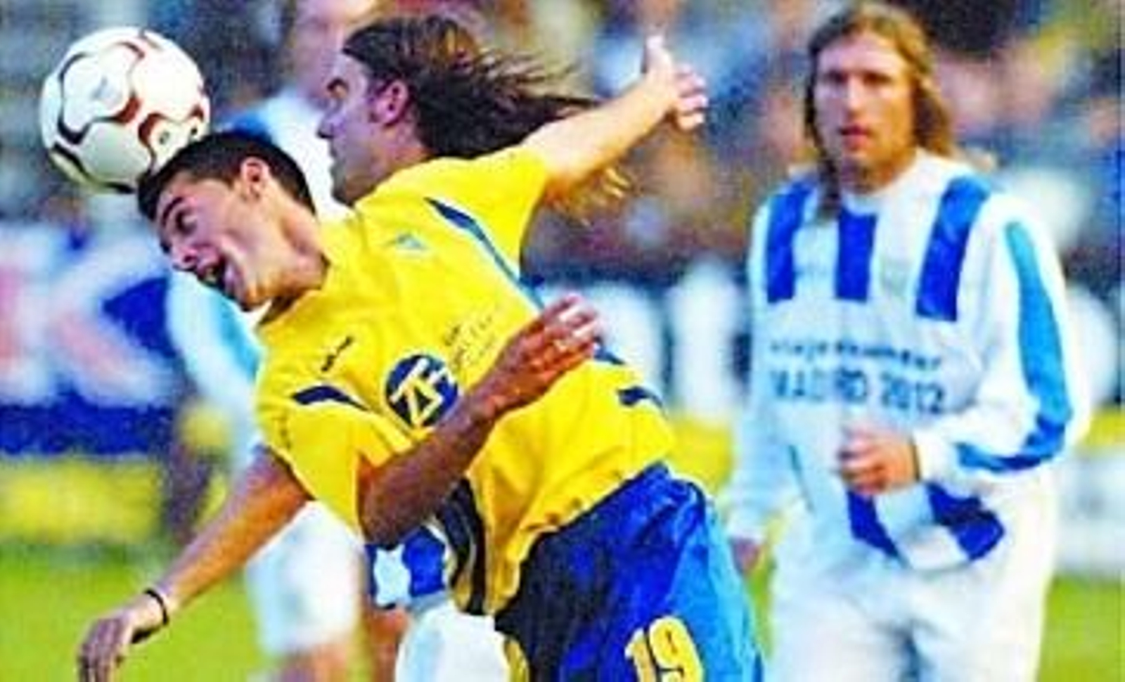 Sesma pelea un balón en el último Leganés-Cádiz, hace más de 21 años.