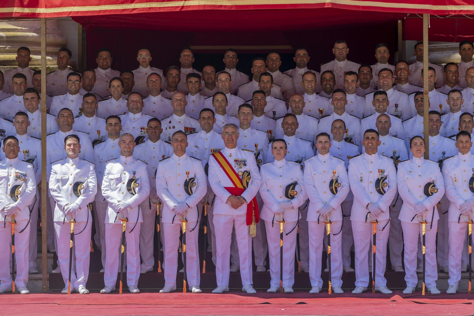 Las imágenes de la entrega de despachos a los nuevos suboficiales de la Armada Las imágenes de la entrega de despachos a los nuevos suboficiales de la Armada