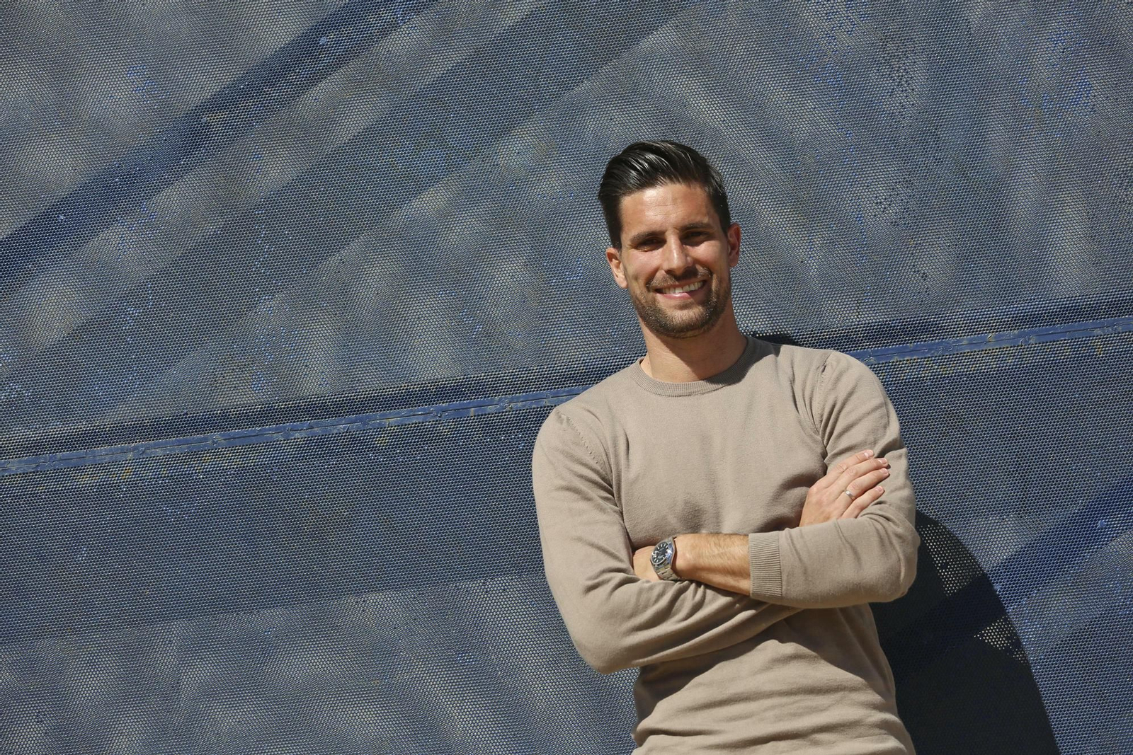 Adrián González, en el estadio Ciudad de Málaga posando para 'Málaga Hoy'. Adrián González, en el estadio Ciudad de Málaga posando para 'Málaga Hoy'.