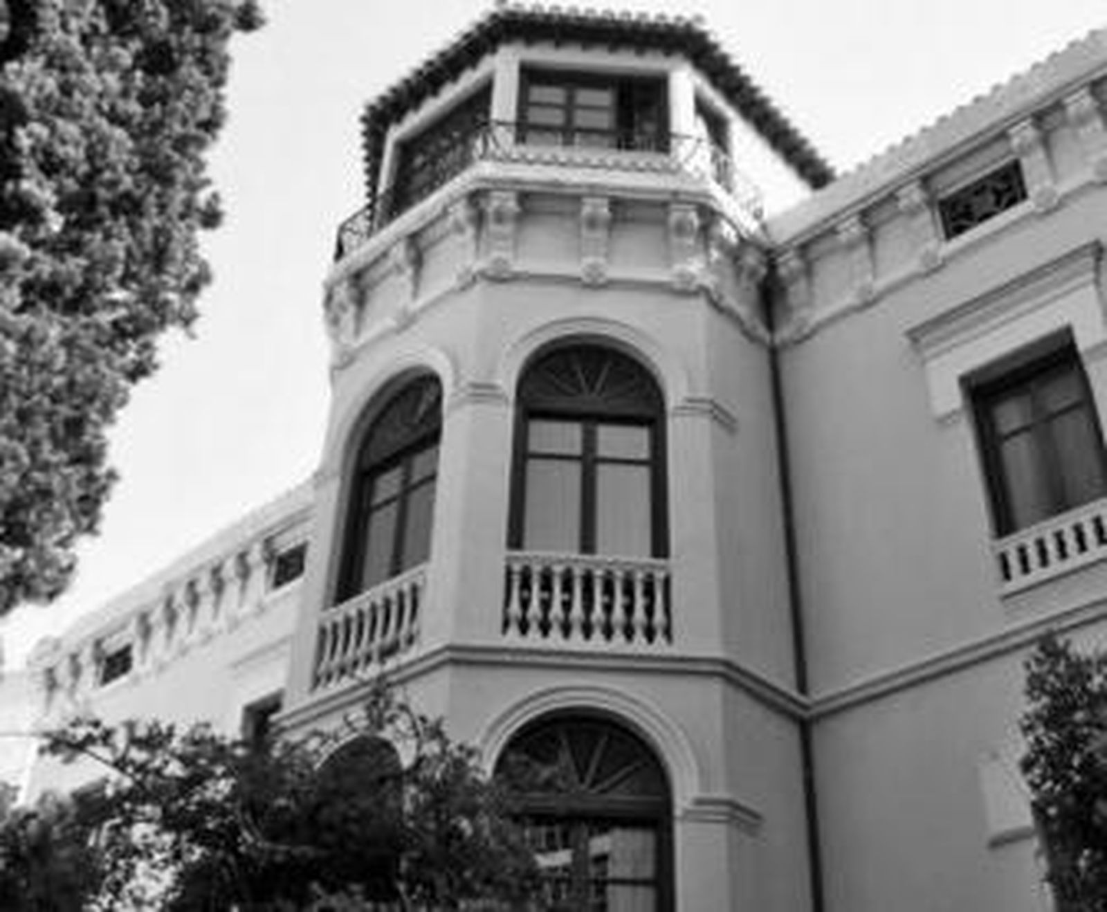 José Luis Martínez Montes y Francisco Cano Bueso conversan en el Palacio de los Patos.