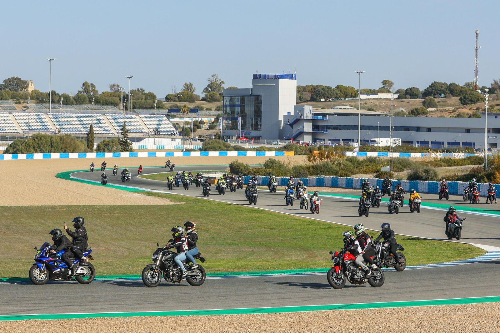 Motos rodando por el trazado jerezano en la jornada de puertas abiertas del pasado año.