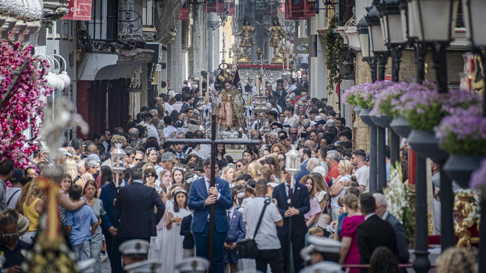 Búscate entre las imágenes del Domingo de Corpus en Cádiz