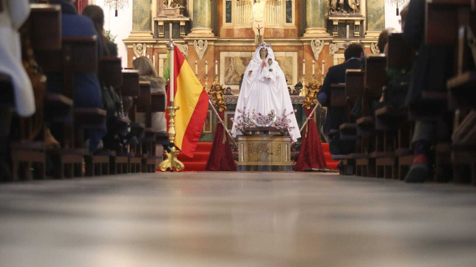 La Virgen Santa María La Coronada antes de partir hacia Sevilla.