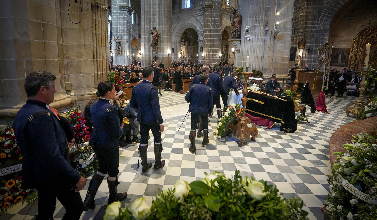 Imágenes del funeral de Álvaro Domecq en la catedral de Jerez