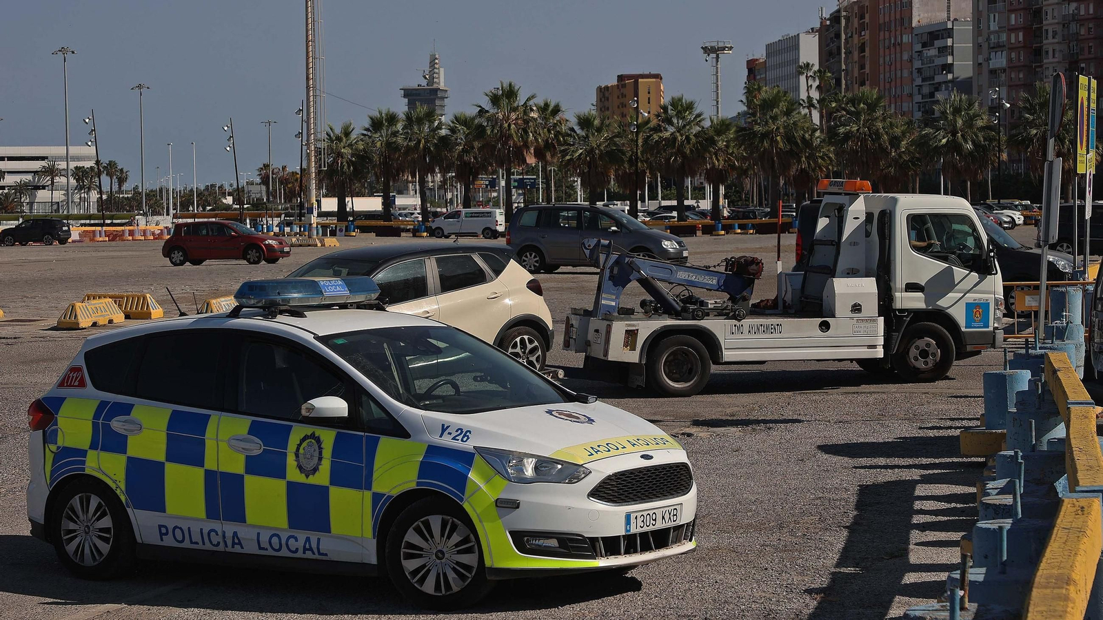Una patrulla de la Policía Local en el Llano Amarillo de Algeciras, en una imagen de archivo.