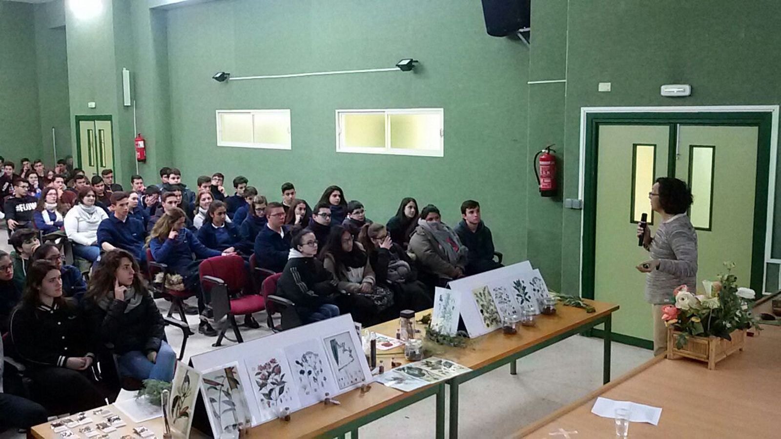 La profesora Esther Giménez, durante su conferencia ayer.