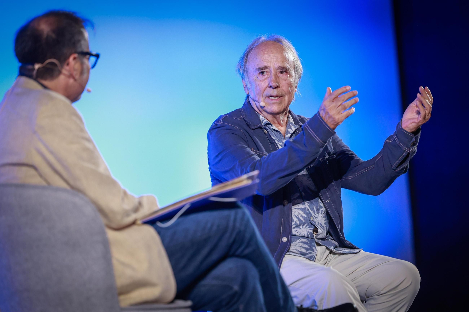 Charla con Joan Manuel Serrat en las vísperas del 24 de Septiembre en San Fernando: las imágenes del acto