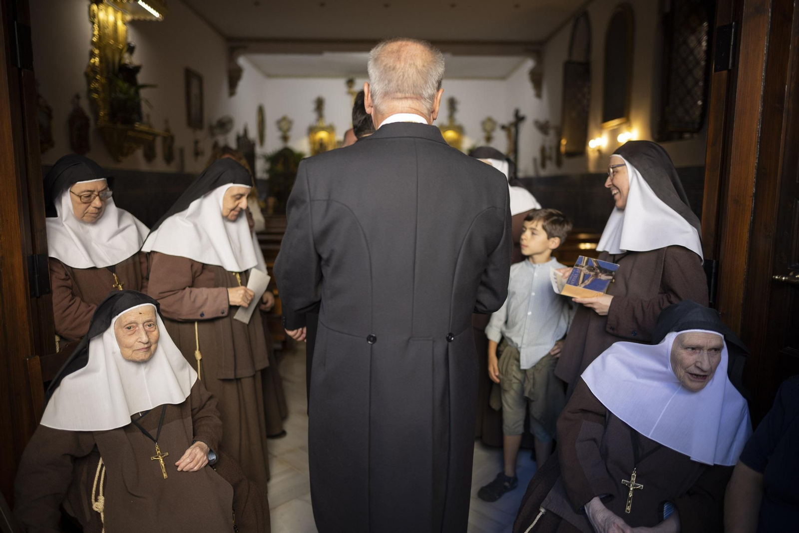 Imágenes de la salida extraordinaria de La Borriquita por las calles de Huelva