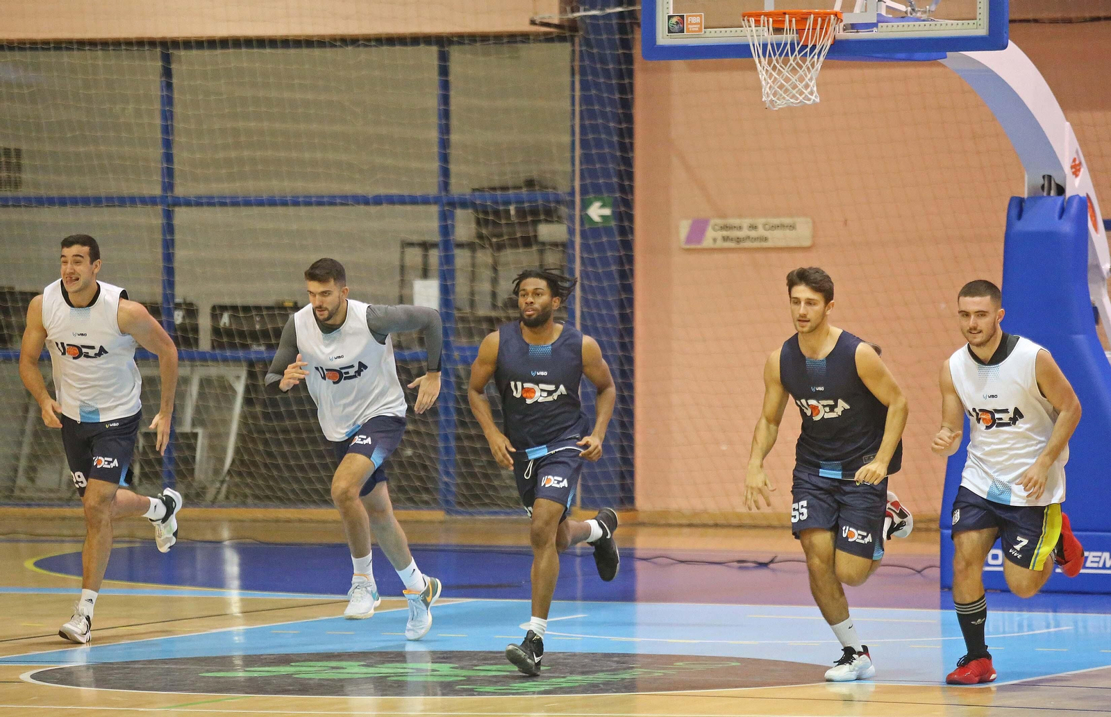 Fotos del primer entrenamiento de Miki Ortega al frente de Udea