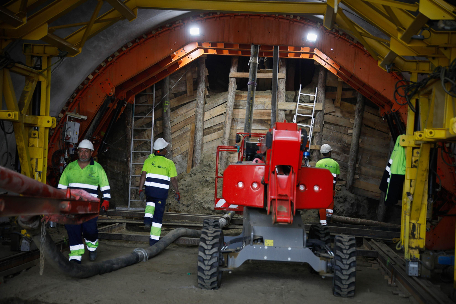 Así están las obras del túnel de Viator en la línea de alta velocidad de Adif, en imágenes